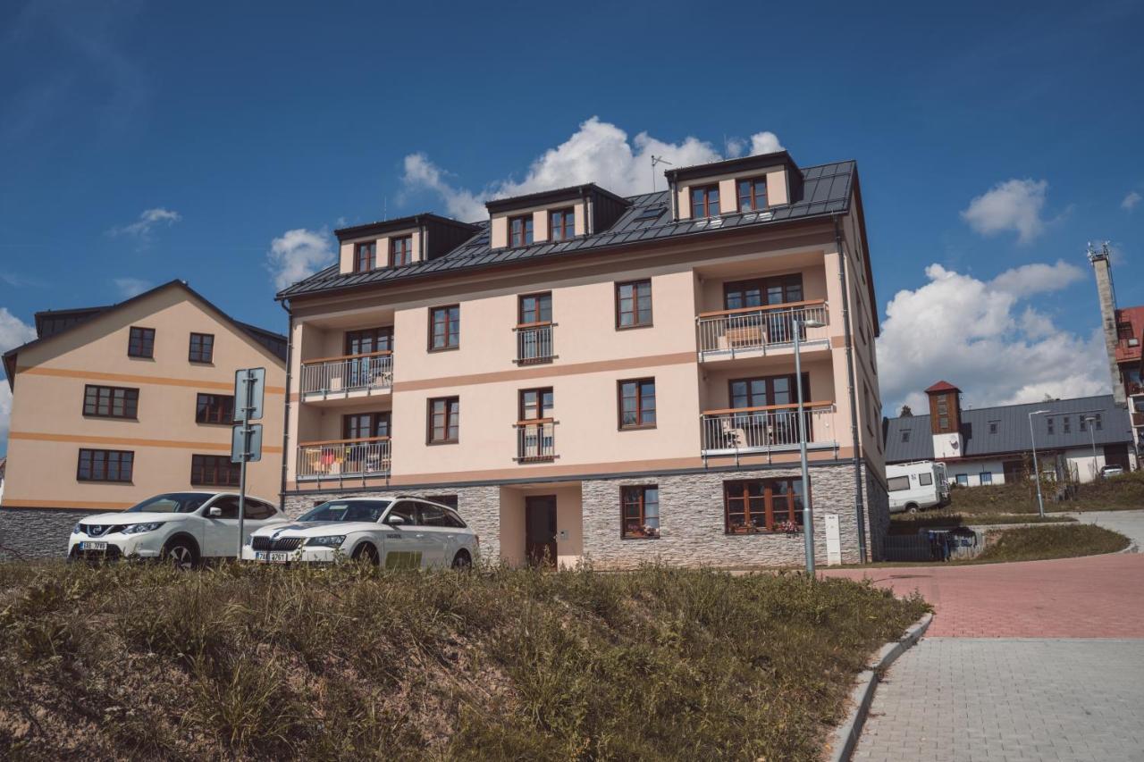 Apartman Sjezdovka Kasperske Hory Bagian luar foto
